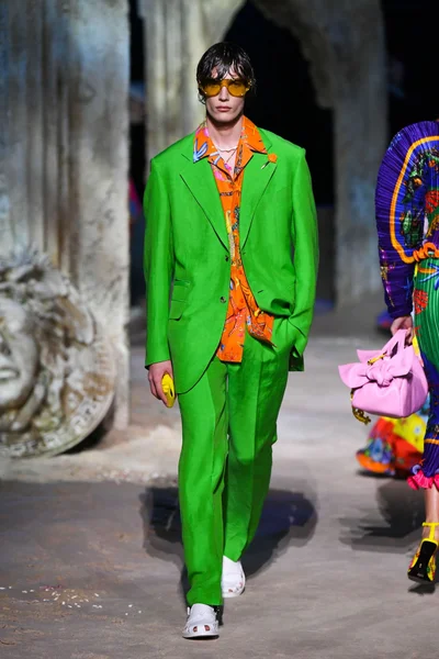 Look 40